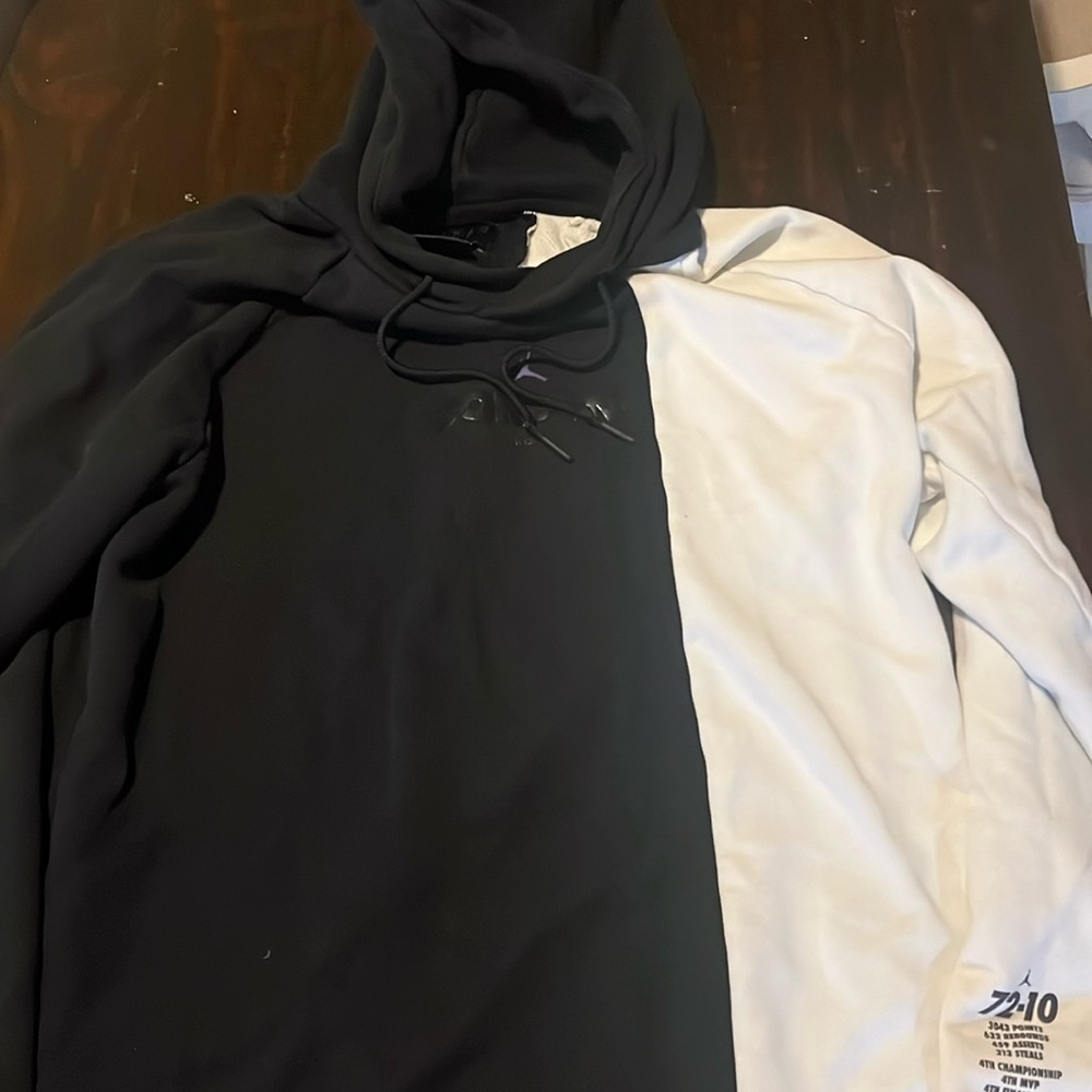 Black/white AIRJORDAN Hoodie sz large